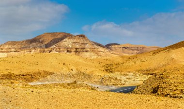 Dead Sea - İsrail yakınındaki judaean çöl