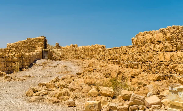 Zobacz na ruiny twierdzy Masada - pustynia Judzka, Izrael — Zdjęcie stockowe