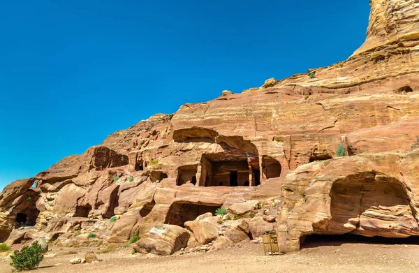 Petra, antik mezarlar görünümünü — Stok fotoğraf