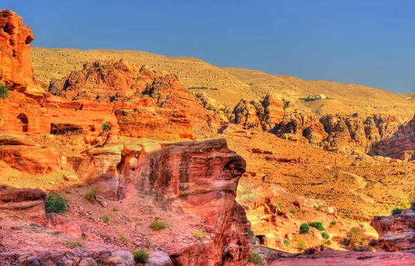 Wadi Jeihoon, el camino al Monasterio El Deir en Petra — Foto de Stock