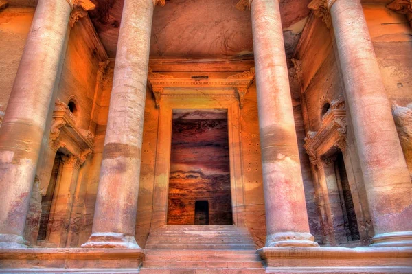 Al Khazneh temple in Petra. UNESCO world heritage site — Stock Photo, Image