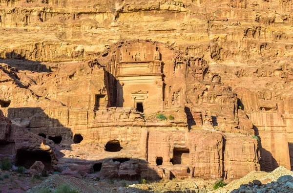Aneisho hrob na Petra. Dědictví UNESCO v Jordánsku — Stock fotografie