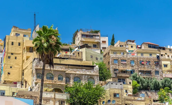 Vista sobre a cidade moderna de Jerash — Fotografia de Stock