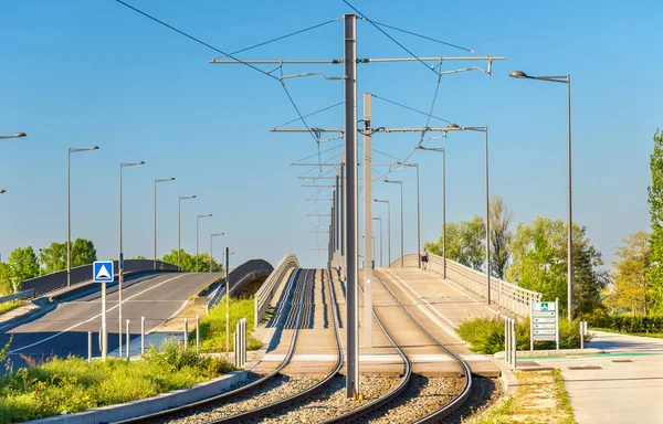 Linea del tram nel distretto di Bordeaux-Lac, Francia — Foto Stock