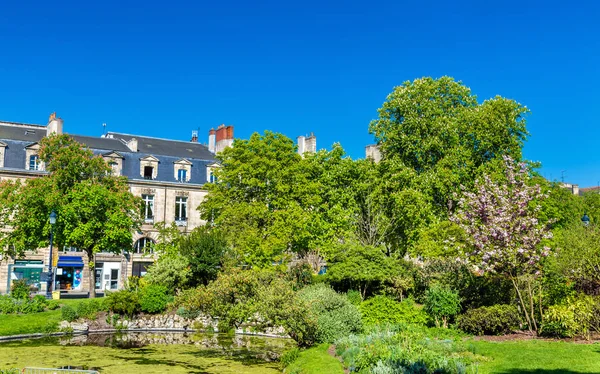 Сад на площади Гамбет в Бордо, Франция — стоковое фото