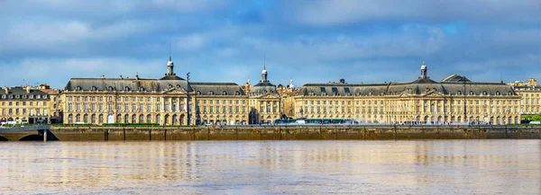 Görünümü yer de la Bourse ve Garonne Nehri Bordeaux, Fransa — Stok fotoğraf