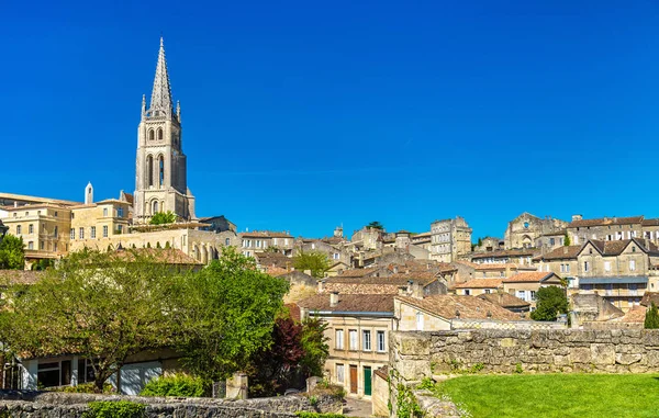 Stadsbilden i Saint-Emilion stad, en Unescos världsarv i Frankrike — Stockfoto