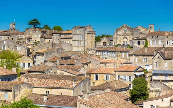 Cityscape of Saint-Emilion town, a UNESCO heritage site in France — Stock Photo, Image