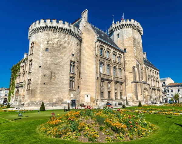 Câmara Municipal de Angouleme, um antigo castelo - França — Fotografia de Stock