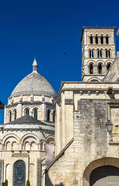Cathédrale Saint-Pierre d'Angoulême construite dans le style roman - France, Charente — Photo