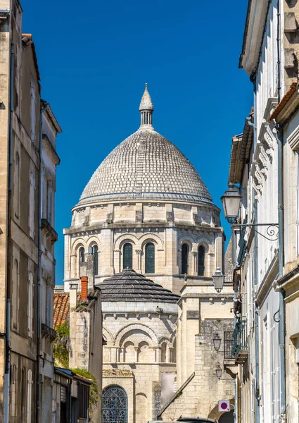 アングレームの聖ピーター大聖堂が建つロマネスク様式 - フランス、シャラント — ストック写真
