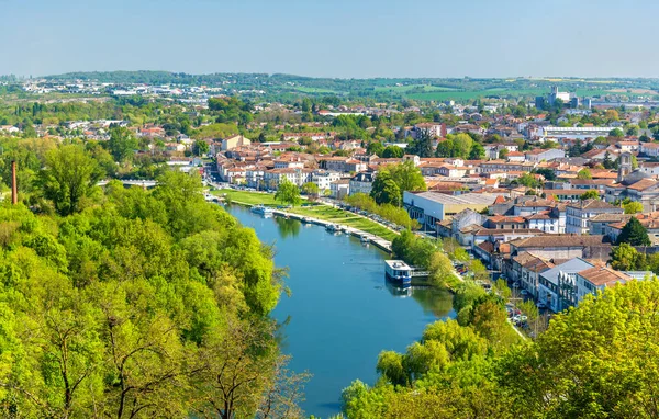 A Charente-folyó Angouleme, Franciaország — Stock Fotó