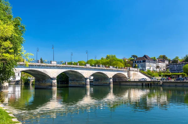 Пон-Нойф, мост в Коньяке, Франция — стоковое фото