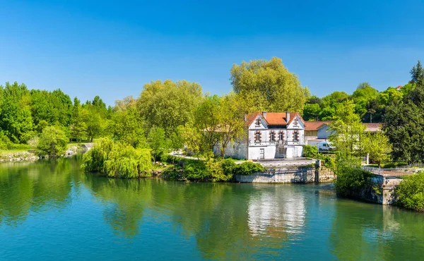 Malowniczy krajobraz rzeki Charente w Cognac, France — Zdjęcie stockowe