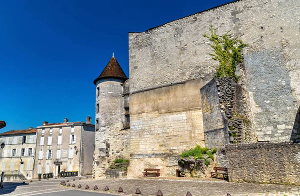 Het Chateau des Valois, een middeleeuws kasteel in Cognac, Frankrijk — Stockfoto