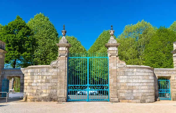 La Real Abadía de Notre-Dame de Celles-sur-Belle en Francia — Foto de Stock