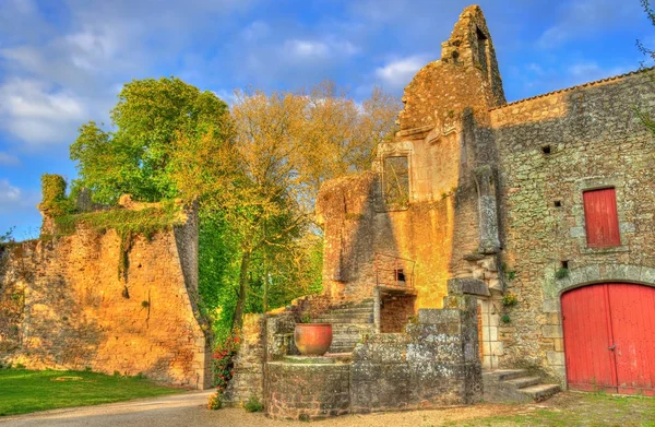 Chateau de Bressuire, un castillo en ruinas en Francia —  Fotos de Stock