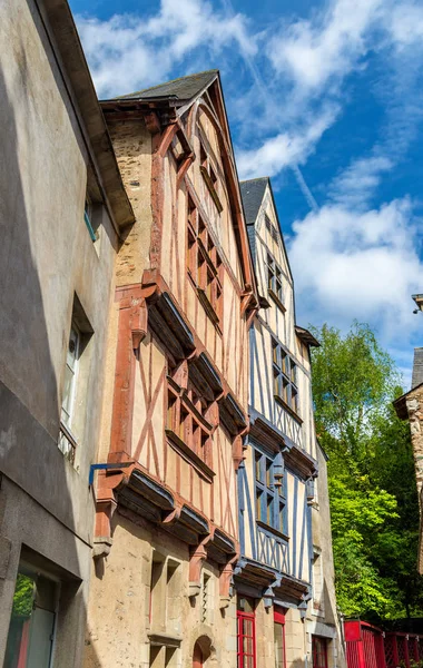 Traditioneel vakwerk huizen in de oude binnenstad van Nantes, Frankrijk — Stockfoto