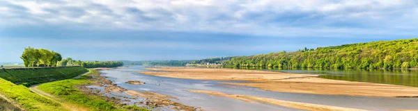 Floden Loire mellan Angers och Saumur, Frankrike — Stockfoto