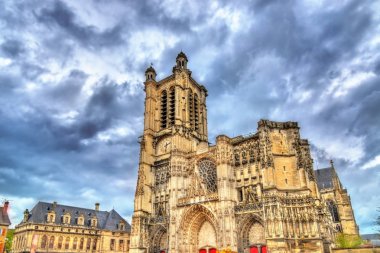 Aziz Peter ve Aziz Paul Katedrali Troyes Fransa