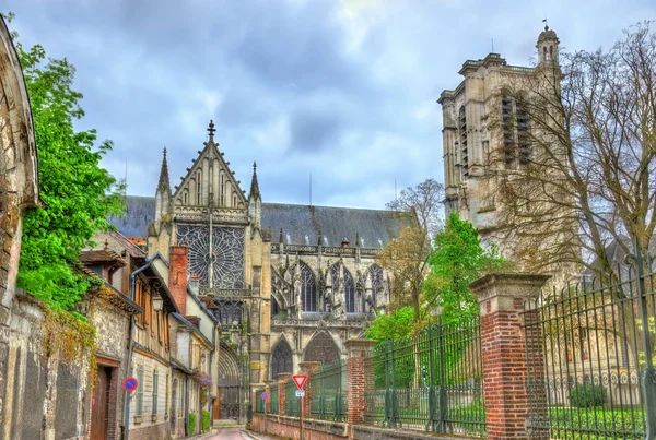 Svatý Petr a Svatý Pavel katedrála v Troyes ve Francii — Stock fotografie