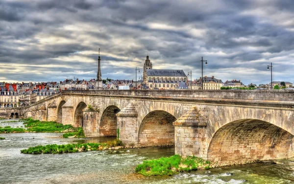 Ponte Jacques-Gabriel sobre o Loire em Blois, França — Fotografia de Stock