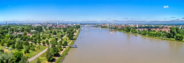 El Rin entre la ciudad francesa de Estrasburgo y la ciudad alemana de Kehl —  Fotos de Stock