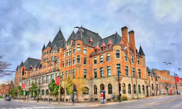 Place Viger, um hotel histórico e estação ferroviária em Montreal - Quebec, Canadá . — Fotografia de Stock