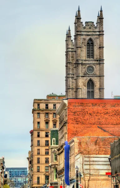 建筑物在老蒙特利尔，加拿大 Notre Dame 街 — 图库照片