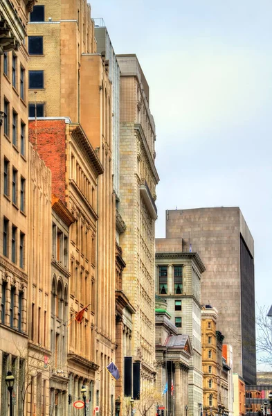 Edificios en la calle Notre-Dame en Old Montreal, Canadá —  Fotos de Stock
