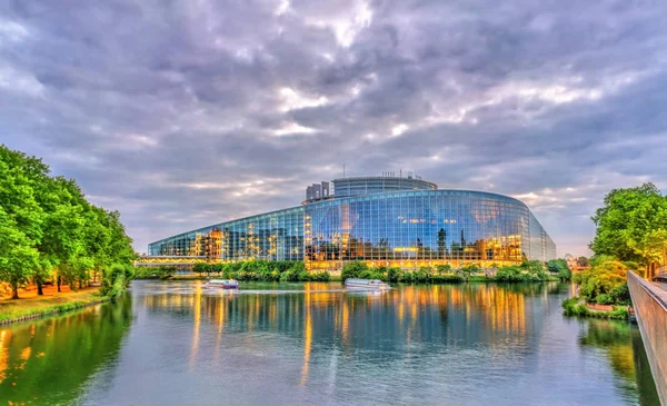 Clădirea Parlamentului European Louise Weiss din Strasbourg, Franța — Fotografie, imagine de stoc