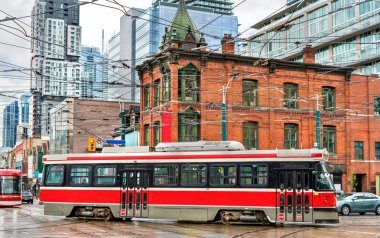 Şehir tramvay Toronto, Kraliçe St Batı - Spadina Ave