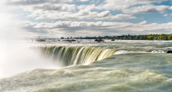 Podkovy nebo kanadský Falls v Niagara Falls — Stock fotografie