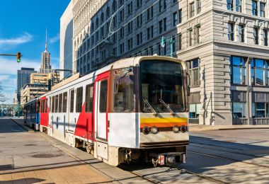 Ana caddede Buffalo, New York Metro demiryolu