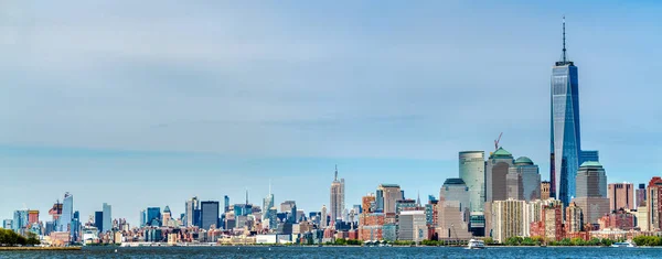 Небесная линия Манхэттена в Нью-Йорке, США — стоковое фото