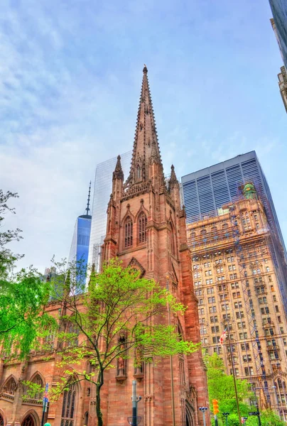 Vista de Trinity Church en Manhattan, Nueva York — Foto de Stock