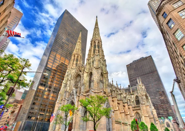 La Catedral de San Patricio en Manhattan, Nueva York — Foto de Stock
