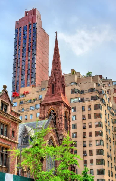 La Iglesia de la Encarnación, una iglesia episcopal histórica en Manhattan, Nueva York — Foto de Stock