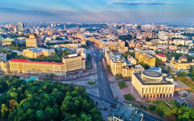 Kiev şehir merkezinde Khreshchatyk'a, Avrupa Meydanı ve Ukrayna ev havadan görünümü