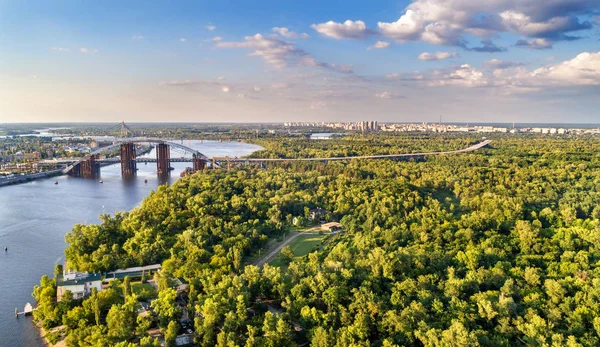 Vista aérea de la isla de Trukhaniv en el río Dniéper en Kiev, Ucrania —  Fotos de Stock