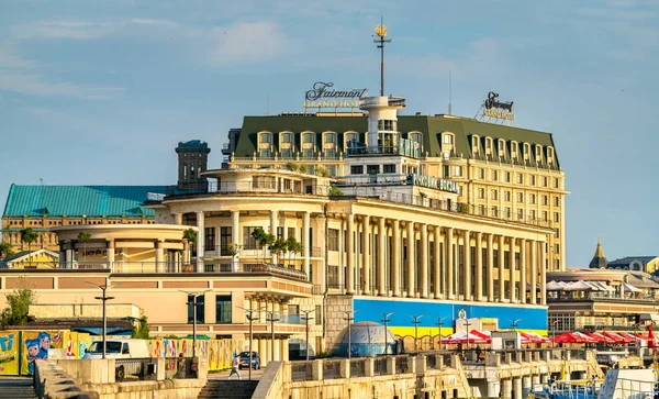 Das Flusshafen-Gebäude in Kiew, der Hauptstadt der Ukraine — Stockfoto
