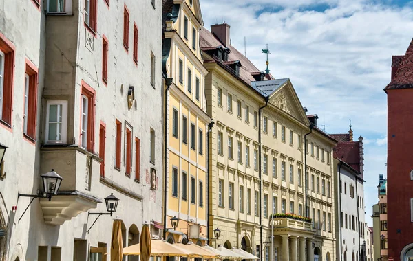 Gebouwen in de oude stad van Regensburg, Duitsland — Stockfoto