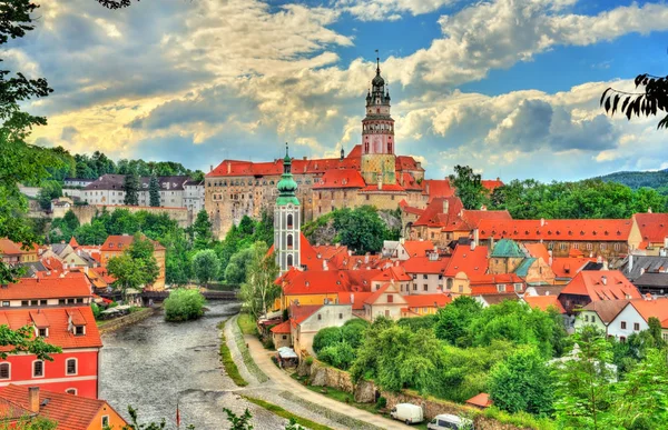 Visa staden Cesky Krumlov, upptagen på Unescos världsarvslista i Tjeckien — Stockfoto