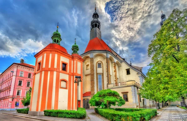 聖ニコラス大聖堂チェスケブデヨヴィツェ、チェコ共和国で — ストック写真