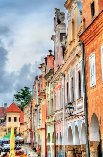 Casas tradicionales en la plaza principal de Telc, República Checa — Foto de Stock