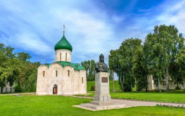 Başkalaşım Katedrali ve anıt Alexander Nevsky içinde Kremlin, Pereslavl-Zalessky, Rusya Federasyonu