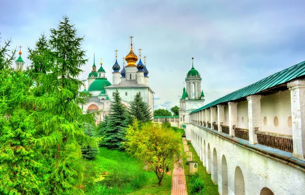 斯 Yakovlevsky 修道院或修道院的圣雅各布救主在罗斯托夫，俄罗斯金环 — 图库照片