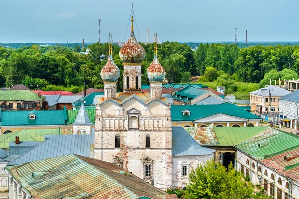 ロストフ Veliky、ロシアの黄金のリングのマーケット広場の上の救世主教会 — ストック写真