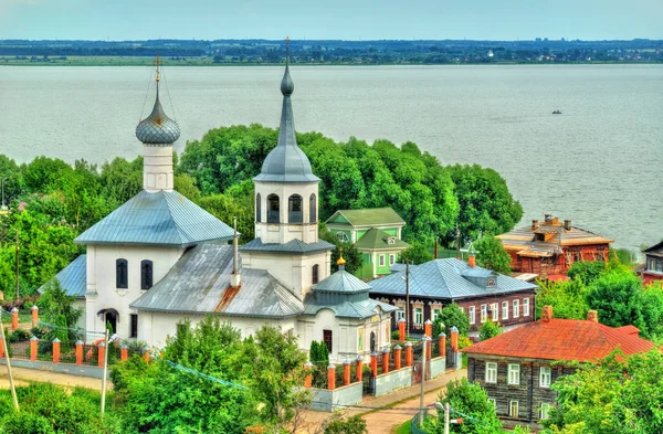圣尼古拉教堂与湖尼禄在罗斯托夫/大，俄罗斯 — 图库照片