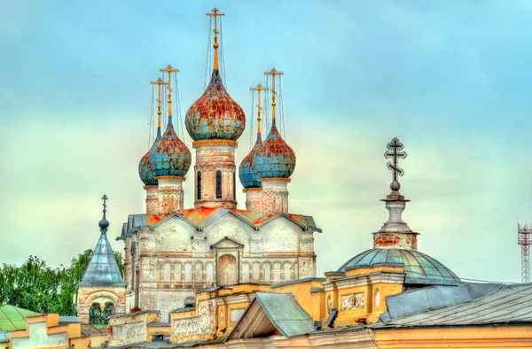 Iglesia del Salvador en la Plaza del Mercado en Rostov Veliky, el anillo de oro de Rusia —  Fotos de Stock